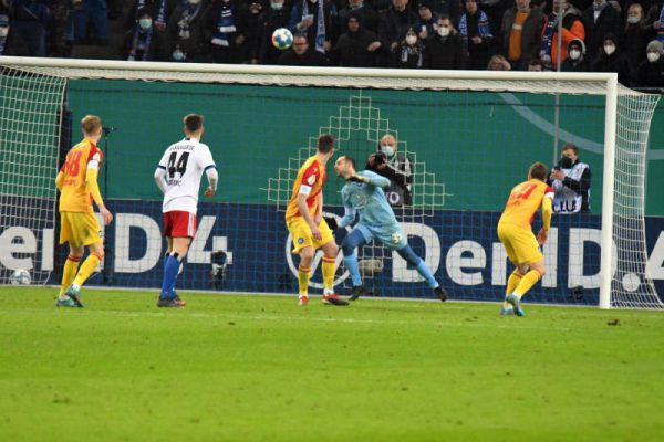 KSC-scheidet-gegen-den-HSV-im-Pokal-aus137