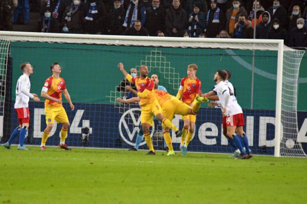 KSC-scheidet-gegen-den-HSV-im-Pokal-aus141