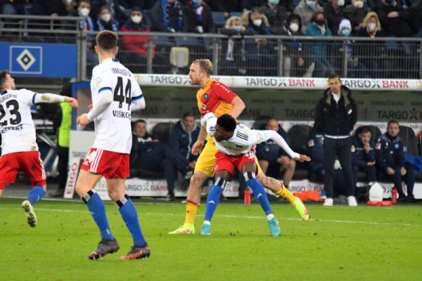 KSC-scheidet-gegen-den-HSV-im-Pokal-aus145