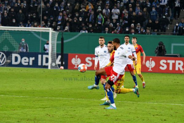 KSC-scheidet-gegen-den-HSV-im-Pokal-aus158