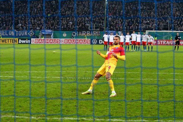 KSC-scheidet-gegen-den-HSV-im-Pokal-aus230