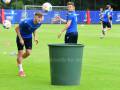 KSC-Training-mit-Tennisbaellern-und-Eistonne041