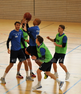KSC-Profis-spielen-Basketball-in-der-Wildparkhalle012