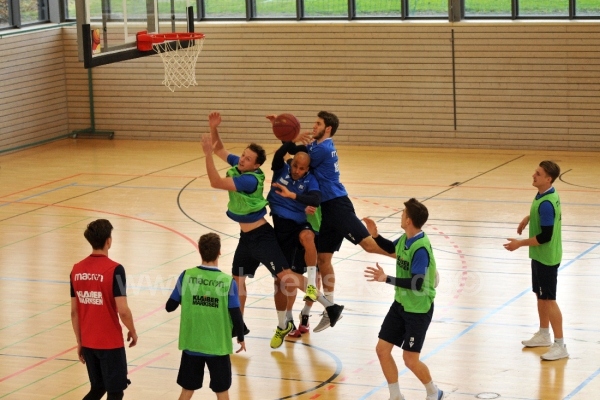 KSC-Profis-spielen-Basketball-in-der-Wildparkhalle014