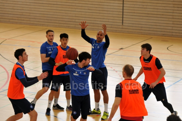 KSC-Profis-spielen-Basketball-in-der-Wildparkhalle053