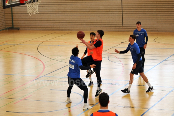 KSC-Profis-spielen-Basketball047
