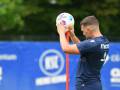 Impressionen-vom-KSC-Training-vor-Braunschweig011