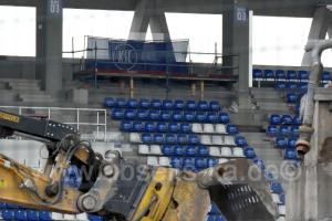 KSC-Stadion: Ein Dach kommt - ein Dach geht