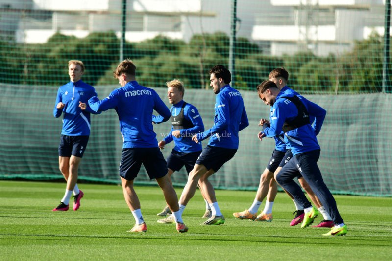 DSC_8857_-KSC-trainiert-mit-Fukuda-und-Simic-Rapp-reist-ab2 DSC_8857_-KSC-trainiert-mit-Fukuda-und-Simic-Rapp-reist-ab2