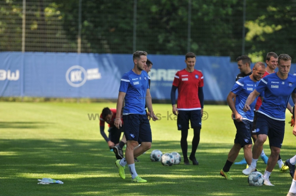 KSC-Training-vor-dem-VfB-Derby003