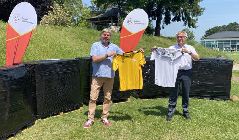 Foto: Spendenübergabe, Ronny Zimmermann und Stefan Dallinger (Quelle: bfv)