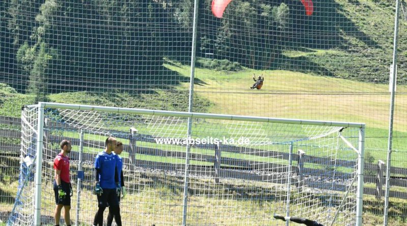 KSC-Üben am Dienstagmorgen in Neukirchen