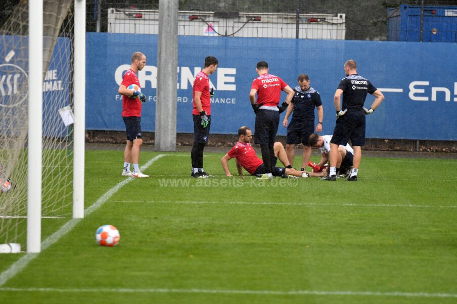 KSC-Training am 28. Juli KSC-Keeper gersbeck verletzt2021