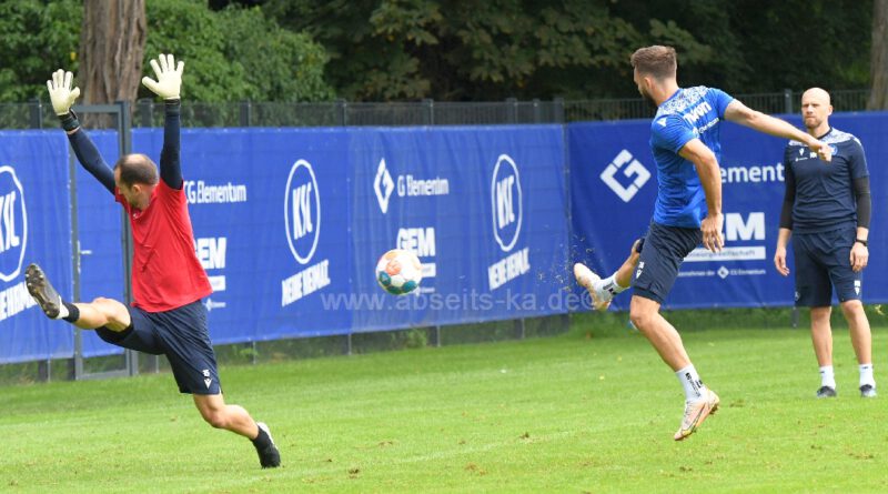 KSC-Abschlusseinheit vor dem Lotte-Spiel