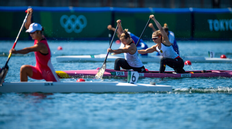 Die Berlinerin Lisa Jahn (vorne im Boot) und die Steuerfrau von den Rheinbr��der Karlsruhe, Sophie Koch, besiegen die zweifachen Weltmeisterinnen aus Kanada und wecken damit Medaillenhoffnungen