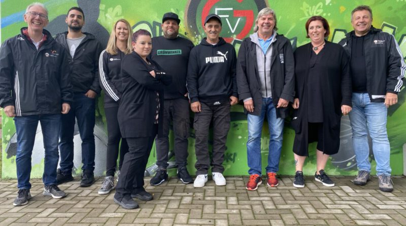 Foto: Vereinsdialog FV Grünwinkel (Quelle: bfv); Daniela White 2. v.r., Ronny Zimmermann 3. v.r.