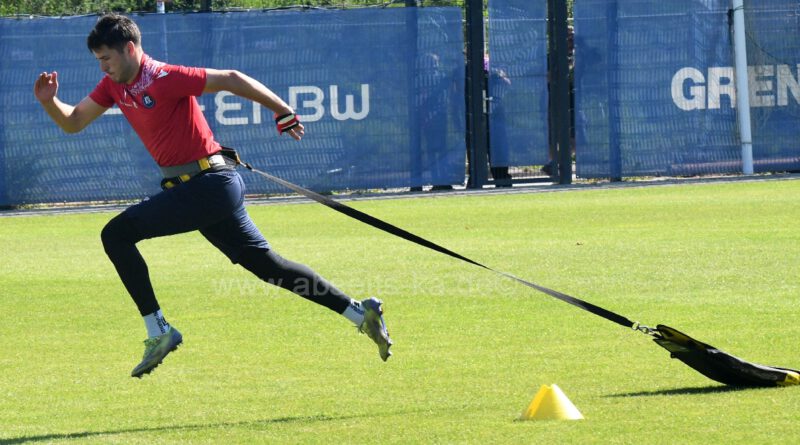 KSC-Abschlusseinheit vor dem Paulispiel