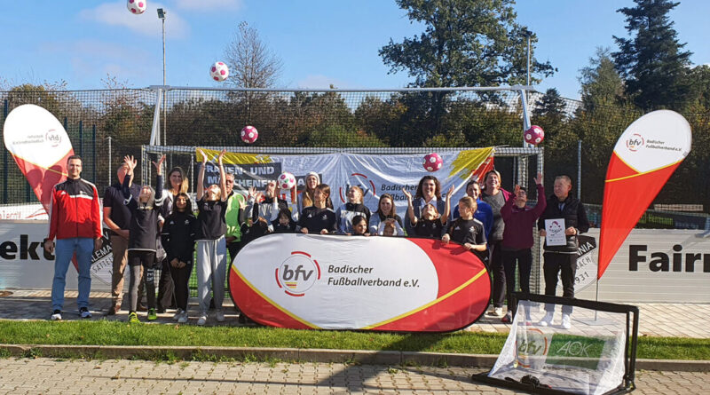 Foto: Eröffnung AOK-Treff FußballGirls in Sattelbach (Quelle: bfv)