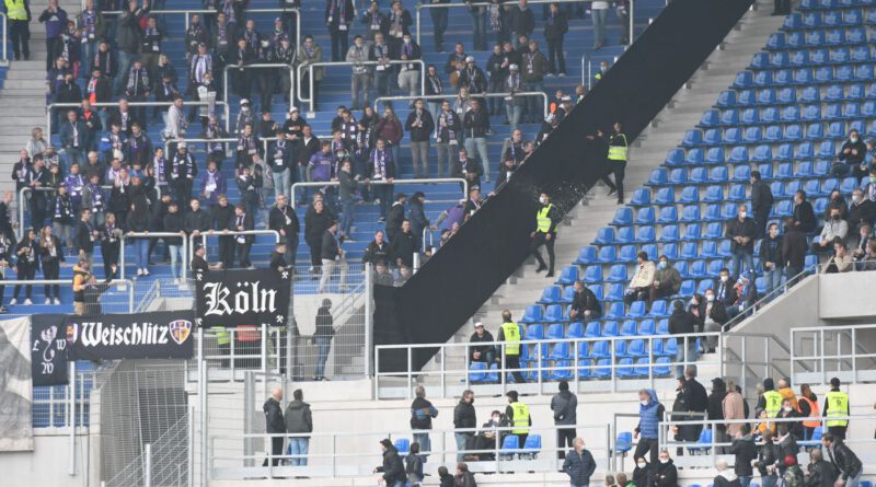 Erzgebirge Fans beim KSC