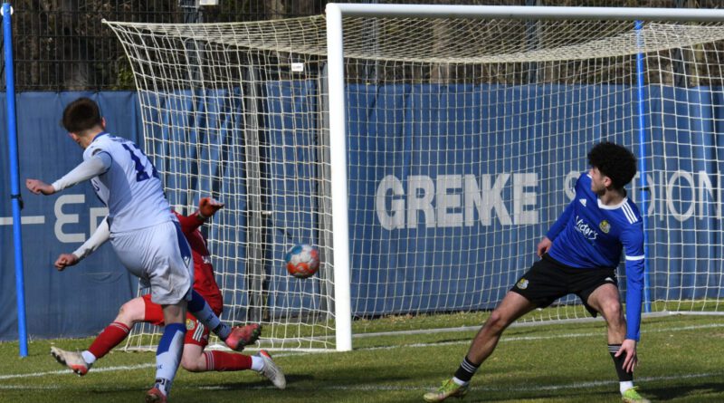 KSC U19 Tim ROssmann erzielt das 3:1 gegen Saarbrücken