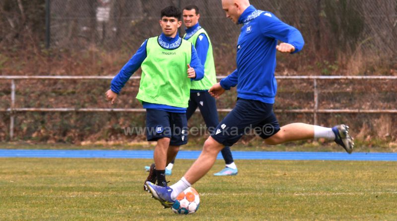 KSC-Training mit Jugendspielern am KIT