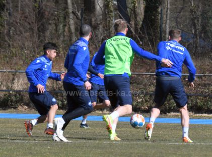 KSC-Üben vor dem regensburgspiel am KIT