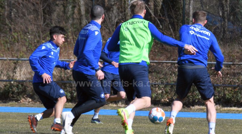 KSC-Üben vor dem regensburgspiel am KIT