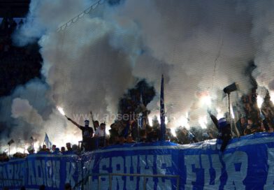 KSC Fans feiern den Klassenverbleib