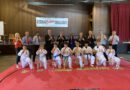 Foto : Mu-Shin e.V. Die erfolgreichen Karlsruher Kinder Karateka mit Trainern und Kampfrichtern