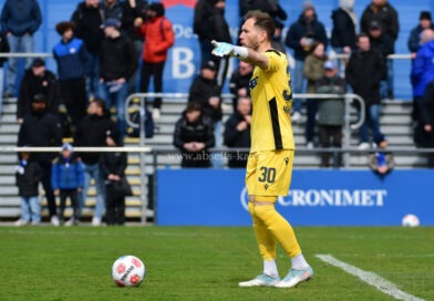 Galerie: KSC unterliegt Wehen Wiesbaden im Testspiel