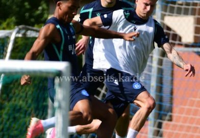 KSC-Einheit mit Ball beim USC Neukirchen
