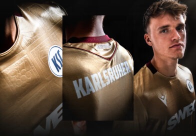 Das KSC-Ausweichtrikot 2026/27 in Gold und Weinrot